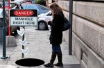 OMG! Manhole claims texter! OMG! Manhole claims texter!